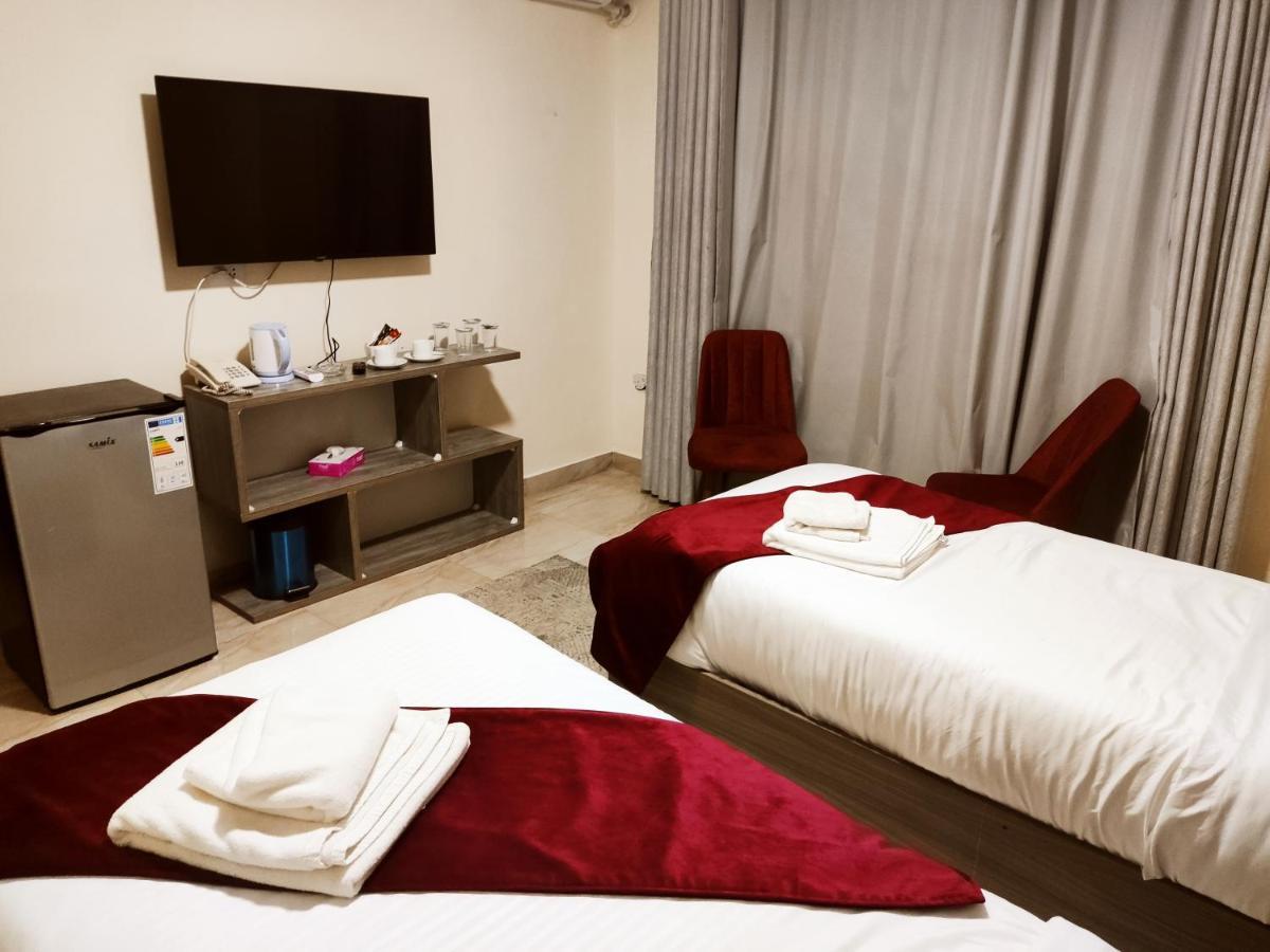 Golden Plaza Hotel Амман Экстерьер фото