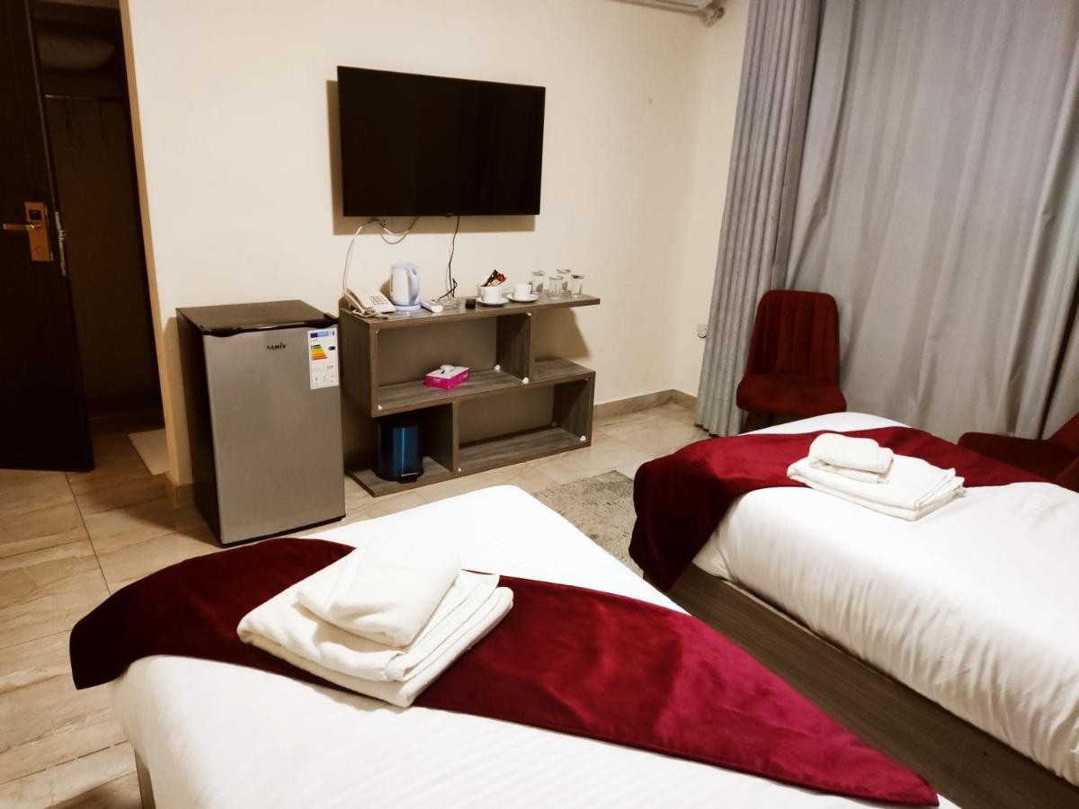 Golden Plaza Hotel Амман Экстерьер фото