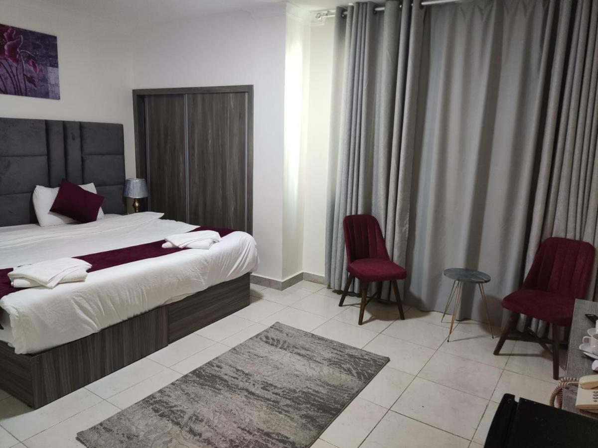 Golden Plaza Hotel Амман Экстерьер фото